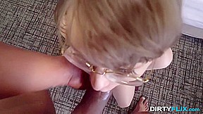 Elle Loveland Gamer Chick Agrees To Fuck
