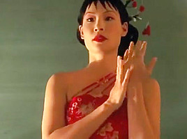Foot Scene - Lucy Liu Tramples a Man in Charlie's Angels (2000 Film)