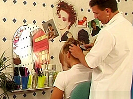 Fucke barebak in the haridressr shop - StraightFuckingBoy