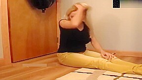 Girl farting in Yellow Jeans