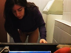 Girl on toilet scenes pissing and drying out cunt