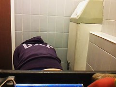 Girl on toilet scenes pissing and drying out cunt