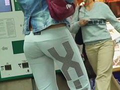 Girl's perky ass in sport tights street video