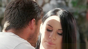 Glamcore beauty fucked deeply after blowjob