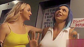 Gloryhole threeway babes
