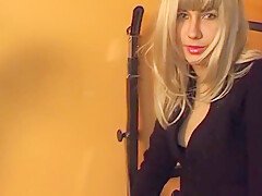 Grose Titten Blonden Fingert Ihre Pussy Im Fitness Raum