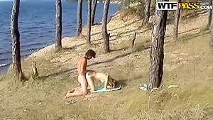 Guy bangs his hot girlfried so well outside