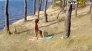 Guy bangs his hot girlfried so well outside