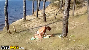Guy bangs his hot girlfried so well outside