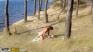 Guy bangs his hot girlfried so well outside