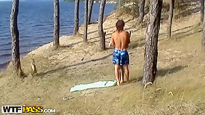 Guy bangs his hot girlfried so well outside