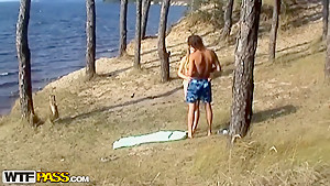 Guy bangs his hot girlfried so well outside
