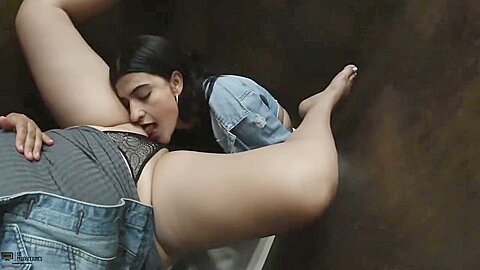 Horny Lesbians Have Fun In A Bathroom In The Mall In Cucuta Colombia - Porn In Spanish
