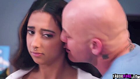 Horny Stepdad Fucks His Stepdaughter Kia With Derrick Pierce