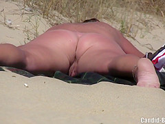 Horny woman was enjoying on a nudist beach, while perverts were staring at her pussy