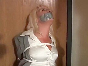 Hotel blonde