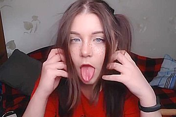 I Play With Dildo And Tits