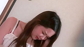 Japanese babe solo toying