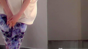 Japanese skank pissing