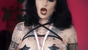 Jessie Lee is ready for a big cock in her hungry pussy