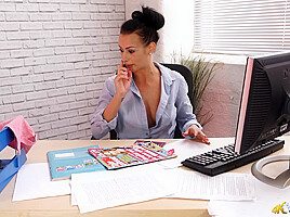 Kelli Smith in Office Side Boob - DownblouseJerk