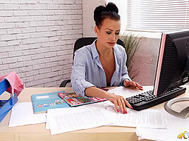 Kelli Smith in Office Side Boob - DownblouseJerk