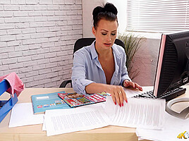 Kelli Smith in Office Side Boob - DownblouseJerk