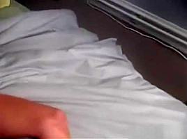 La petite blondasse Charlie se fait defoncer par un vibrateur - Bruno B