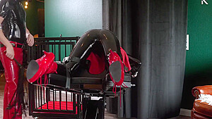 Latexslut Training In The Homeoffice