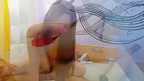 Le encanta la verga por el culo a la jovencita y que le terminen en la cara