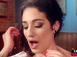 Lezdom sluts enjoy fucking assholes in group fucking
