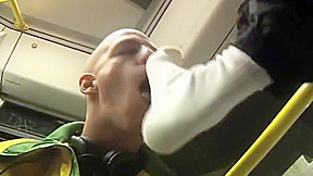 MACHO BOTANDO VEADO PRA CHUPAR NO METRO