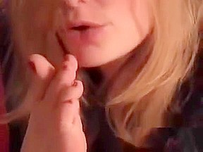 MILF SUCK HER OWN TOES