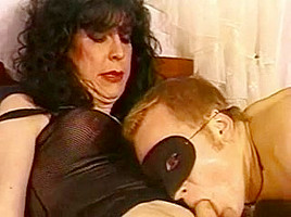 Mature tranny sucks a dick in a vintage movie