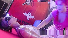 Mistress Noor BDSM show en el SEMAD 2017