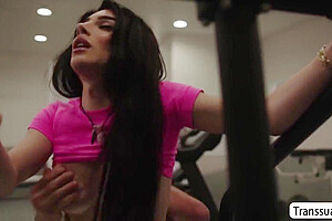 Muscle Man Analed Ts Goddess In The Gym