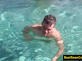 Muscle hunk masturbates and drops cream loads