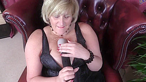 My Purring Wet Pussy  My pussy lips get the magic wand treatment 
