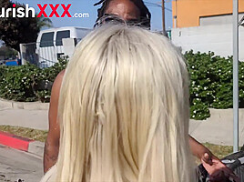 Naomi Ryder Car Broke Down but She Found Help