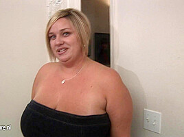 Naughty Big Mama Showing Off Her Goods - MatureNL