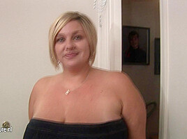 Naughty Big Mama Showing Off Her Goods - MatureNL