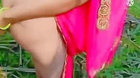 New Naveli Bahu Ko Khet Me Laja Ke Choda Sasur Ke Bhai Ne