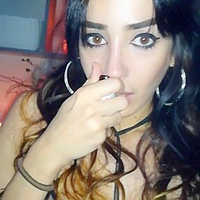 Neyla Kimy beurette gros seins soumise se fait prendre