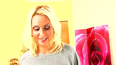Nude Apartment Cleaner Samantha