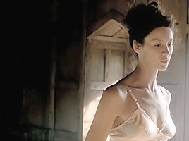 Outlander S01E02 (2014) Laura Donnelly, Caitriona Balfe