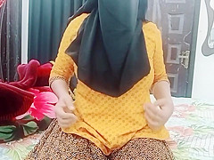 Pakistani Hijab Girl Masturbating With Clear Hindi Audio