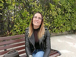 Pam, 25, sports coach in Manosque!