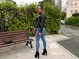 Pam, 25, sports coach in Manosque!