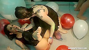 Party Chicks Have Fun In The Club