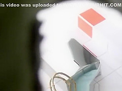 Peephole in public toilet piss hunter